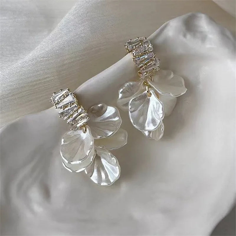 Elegant Shell Flower Tassel Earrings